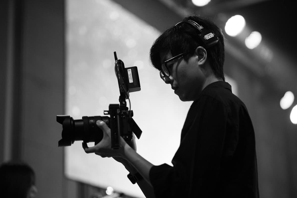 Fotograf og videograf på produksjonsdag